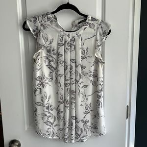 Doe & Rae size small flutter sleeve blouse